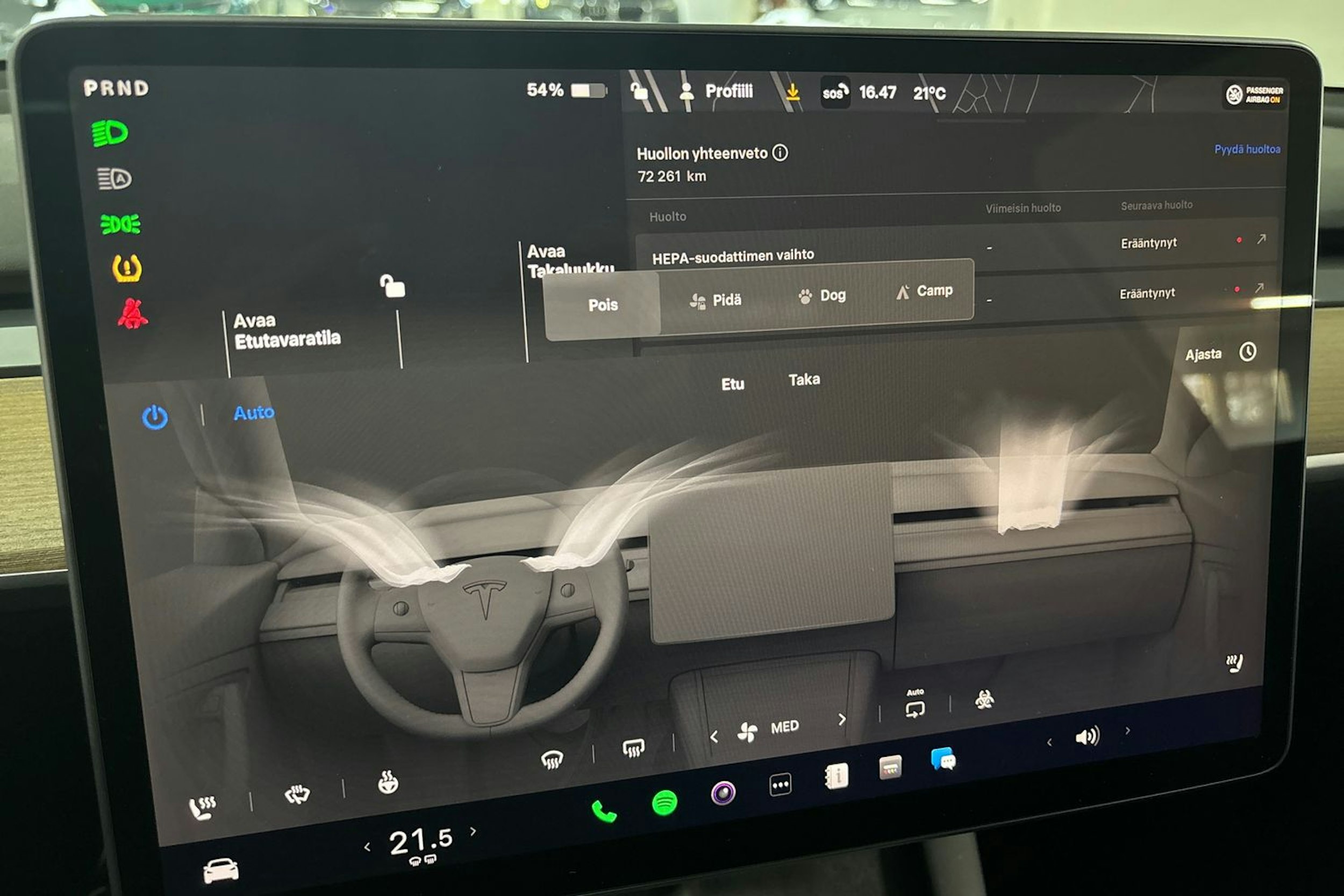 Valkoinen Tesla Model Y 2022 kuva 18.