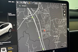Valkoinen Tesla Model Y 2022 kuva 19.