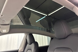 Valkoinen Tesla Model Y 2022 kuva 24.