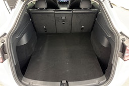 Valkoinen Tesla Model Y 2022 kuva 25.