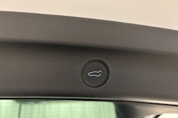 Valkoinen Tesla Model Y 2022 kuva 26.