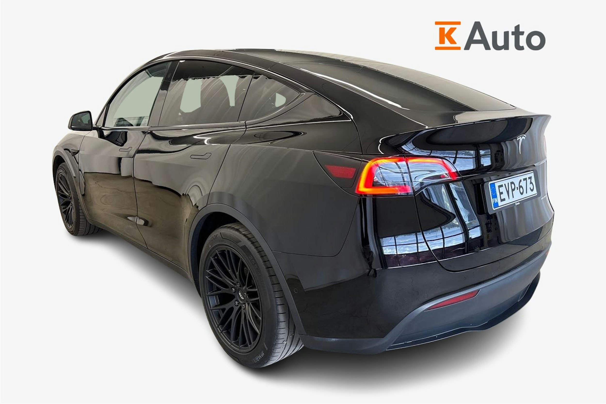 musta Tesla Model Y 2022 kuva 2.