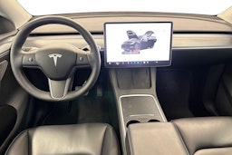 musta Tesla Model Y 2022 kuva 7.