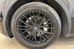 musta Tesla Model Y 2022 kuva 9.