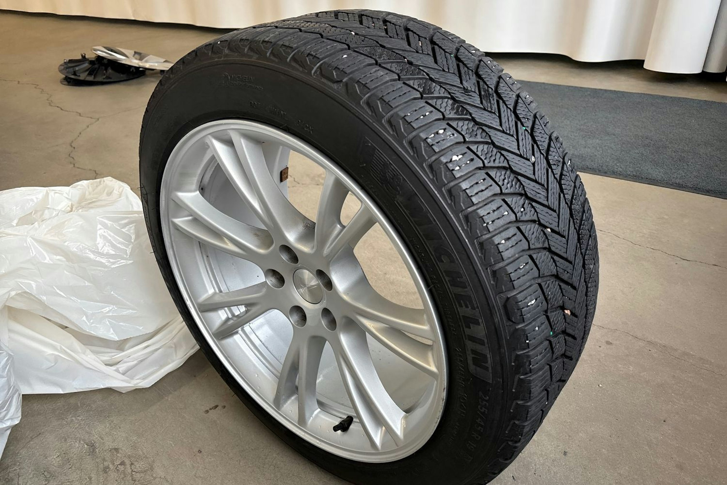 musta Tesla Model Y 2022 kuva 10.