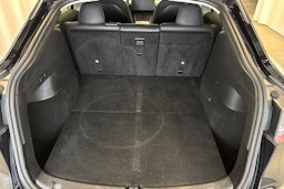 musta Tesla Model Y 2022 kuva 11.