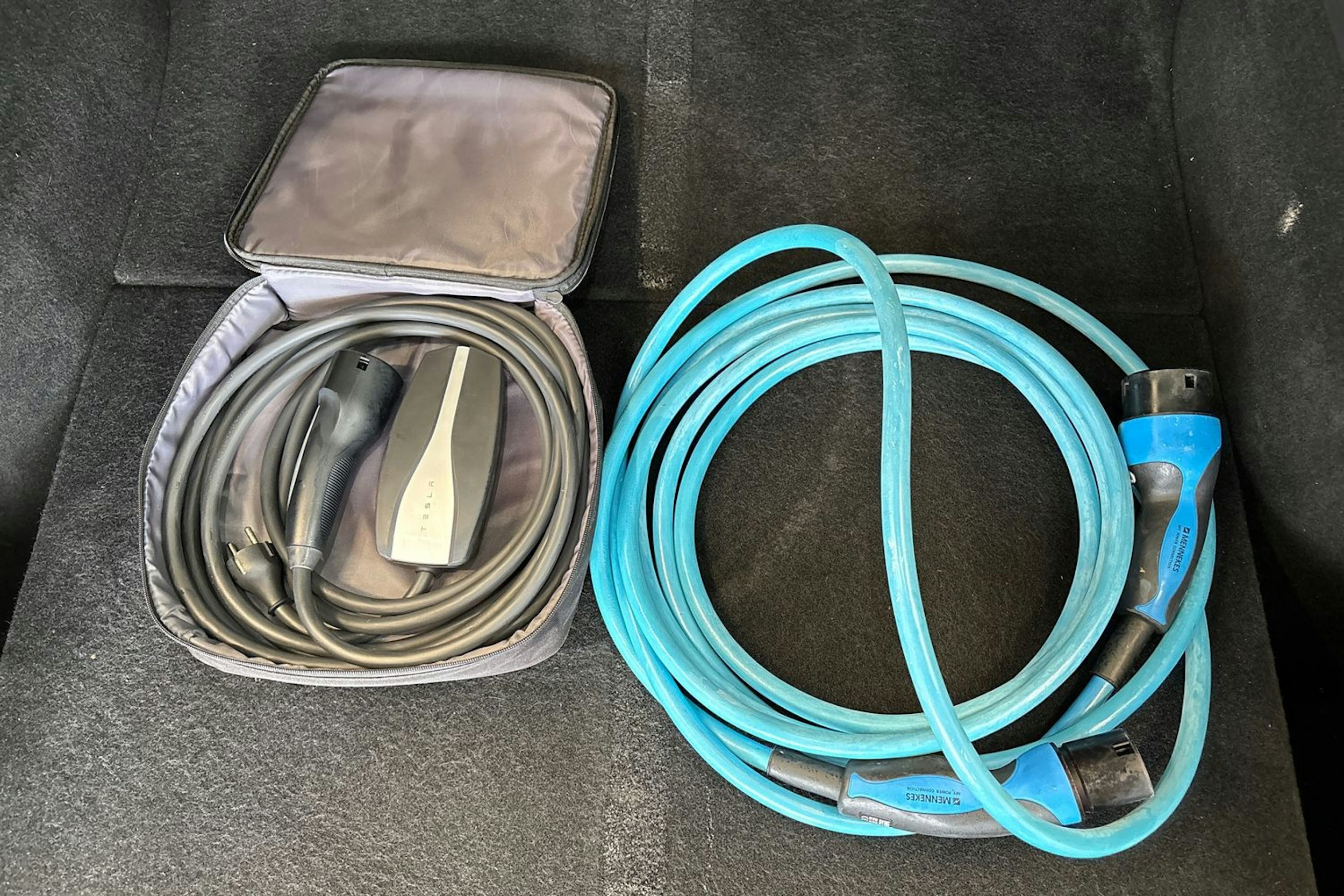 musta Tesla Model Y 2022 kuva 12.