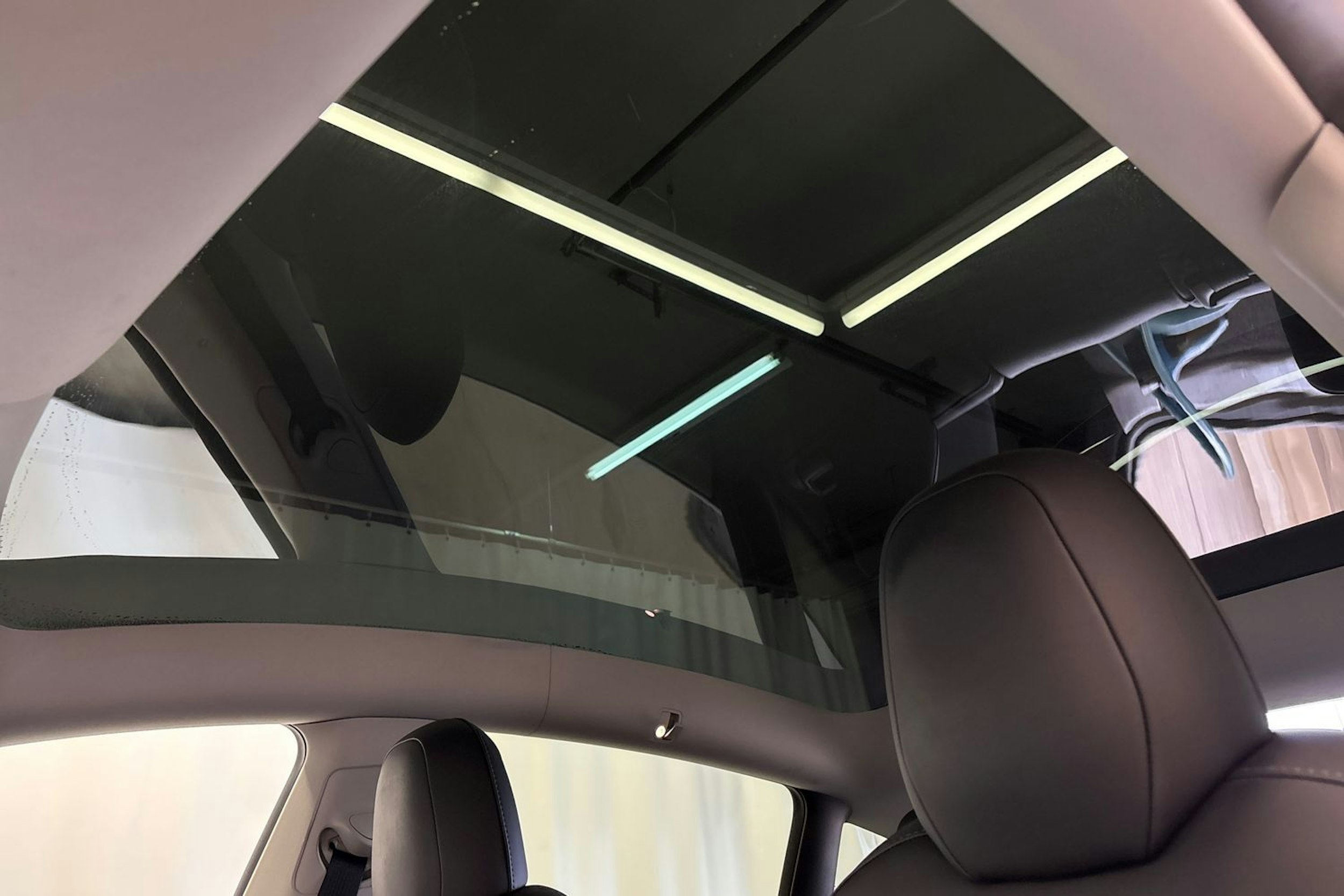 musta Tesla Model Y 2022 kuva 14.