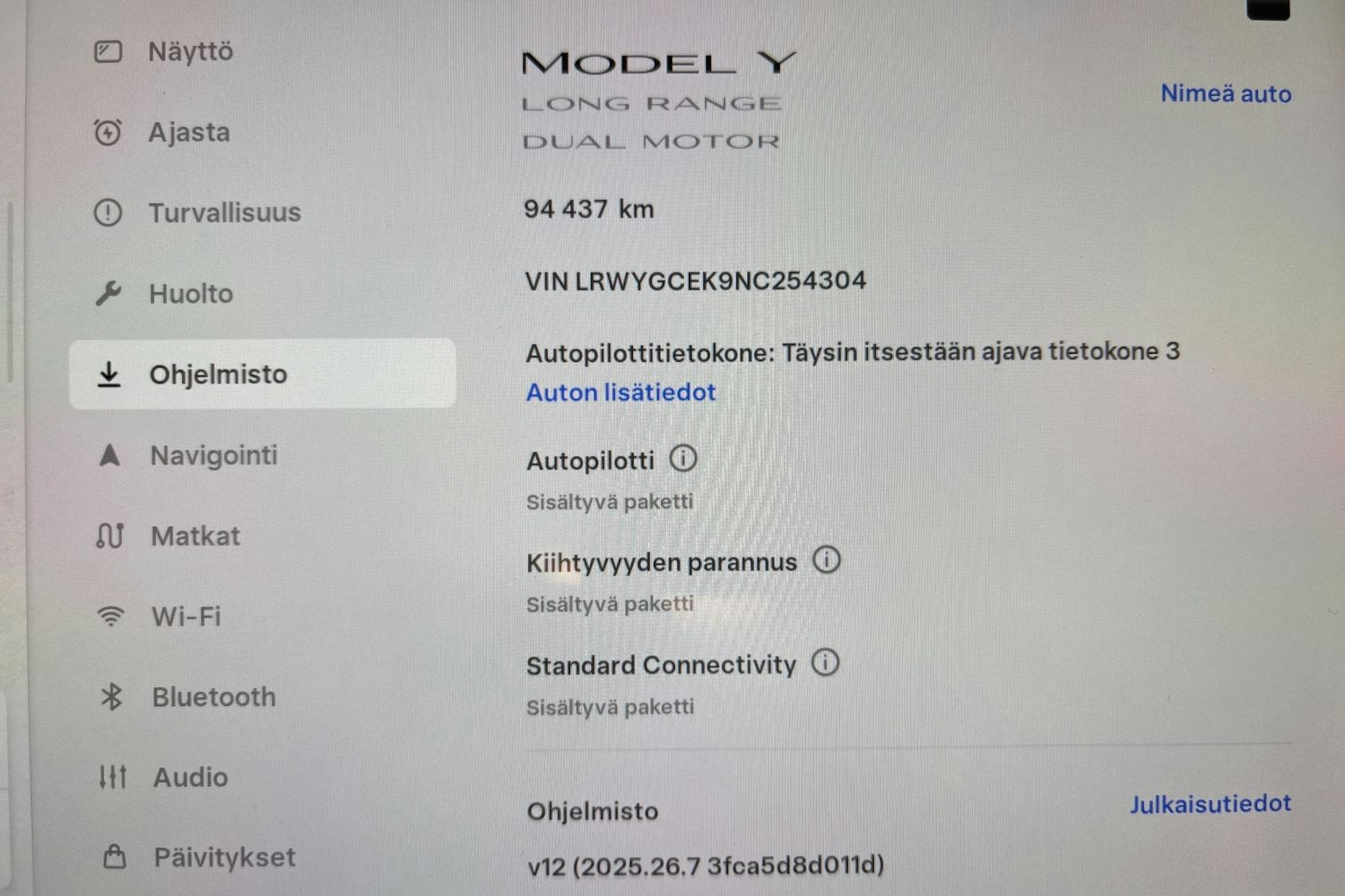 musta Tesla Model Y 2022 kuva 17.