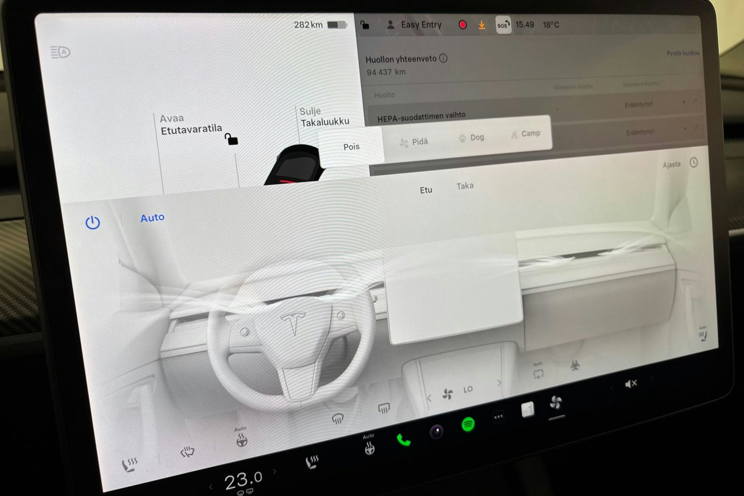 musta Tesla Model Y 2022 kuva 18.