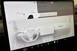 musta Tesla Model Y 2022 kuva 18.