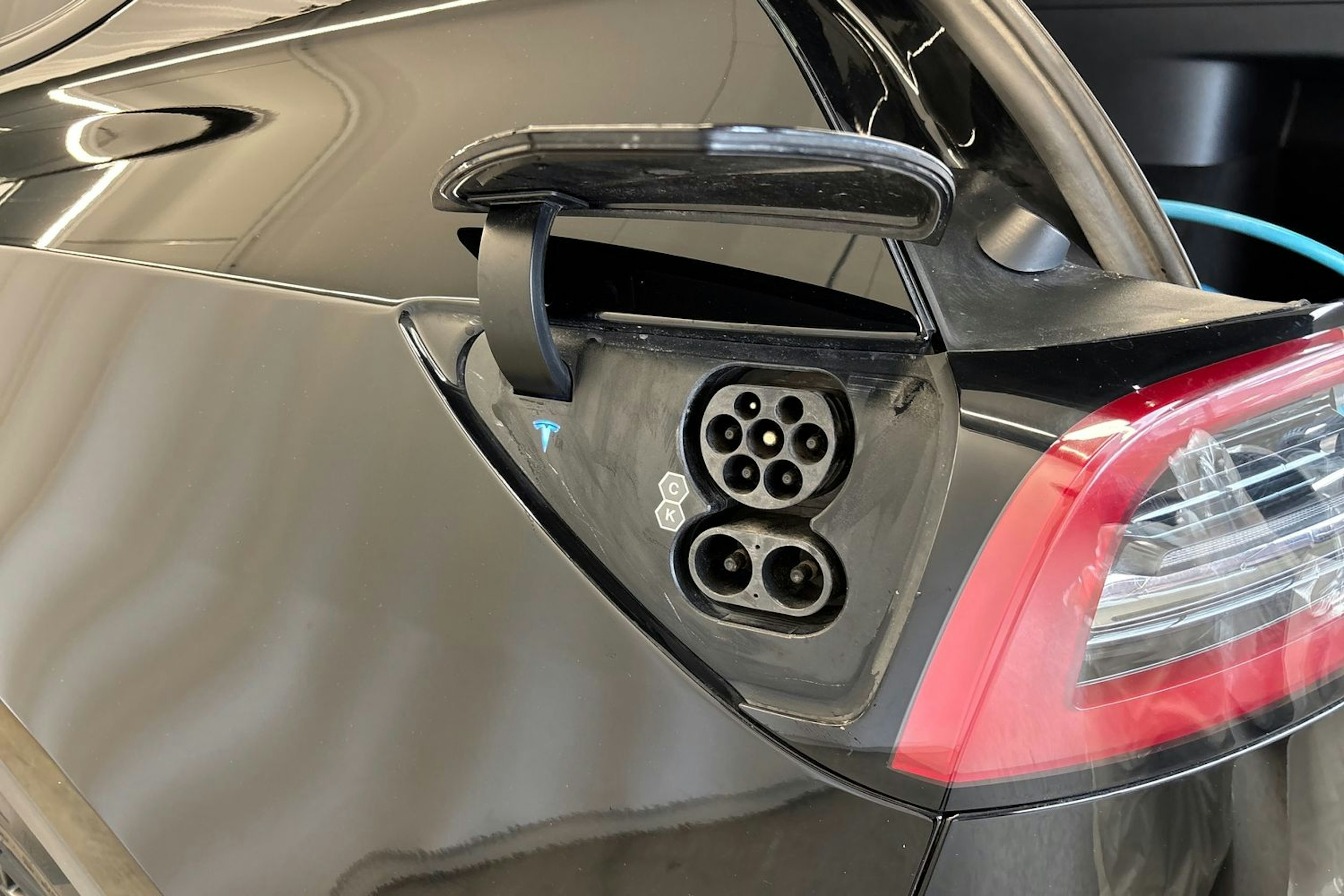 musta Tesla Model Y 2022 kuva 22.