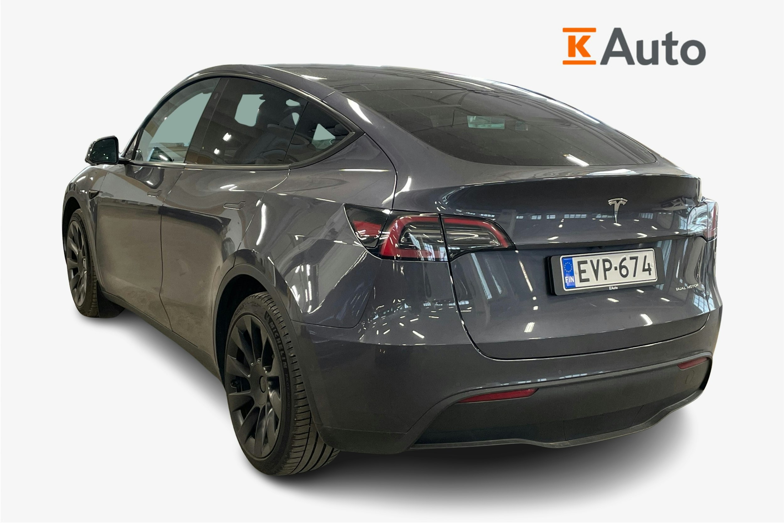 harmaa Tesla Model Y 2022 kuva 2.