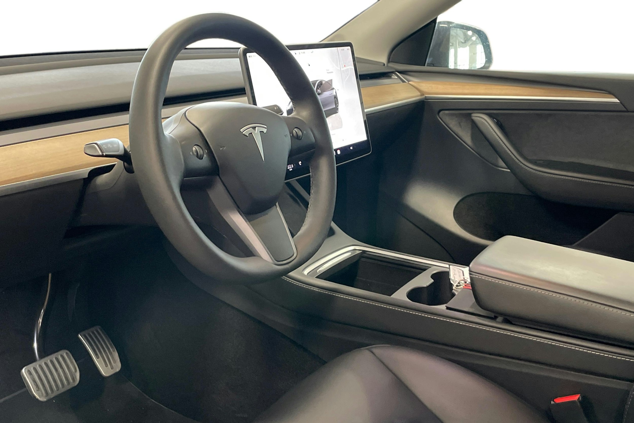 harmaa Tesla Model Y 2022 kuva 3.