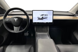 valkoinen Tesla Model Y 2022 kuva 9.