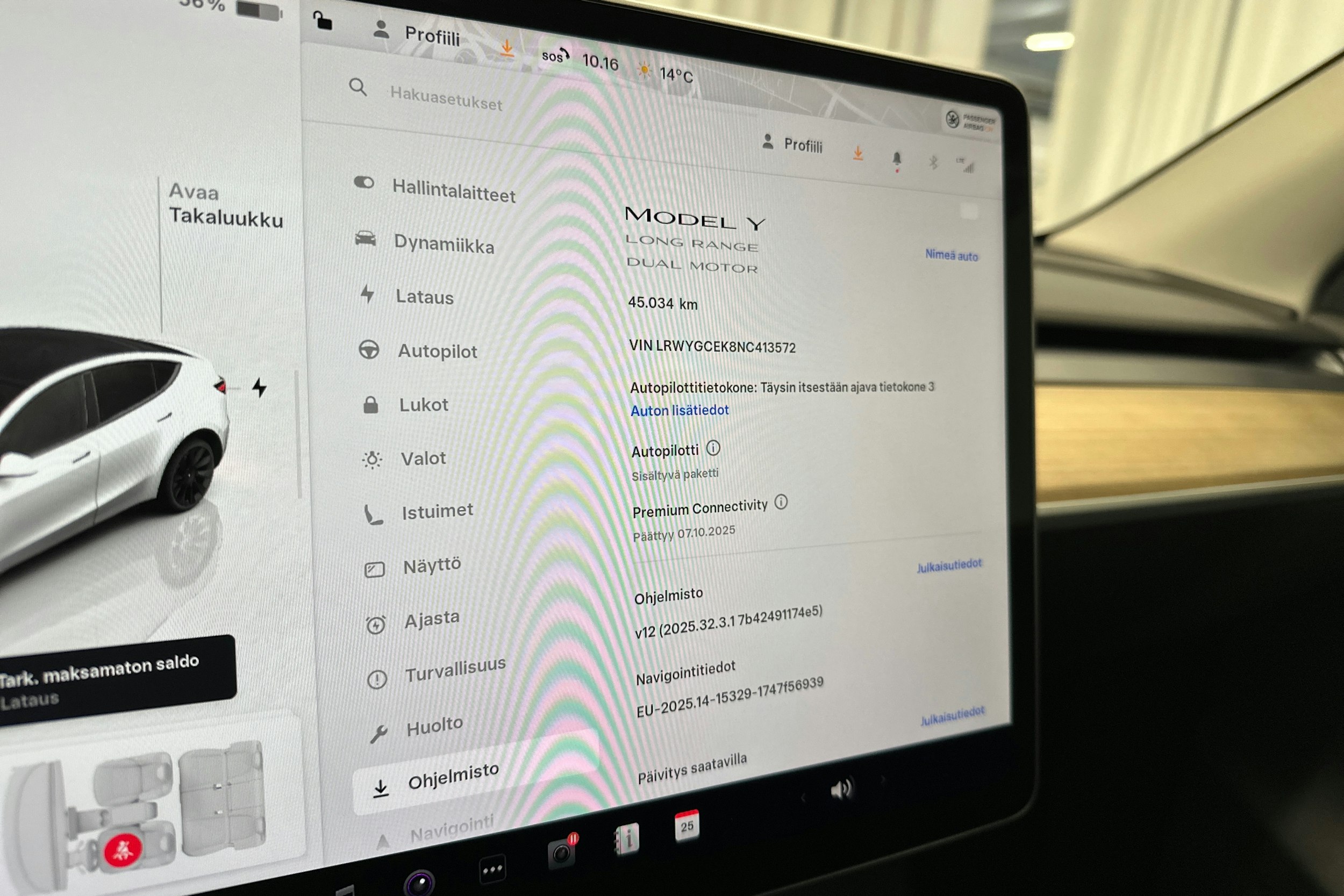 valkoinen Tesla Model Y 2022 kuva 16.
