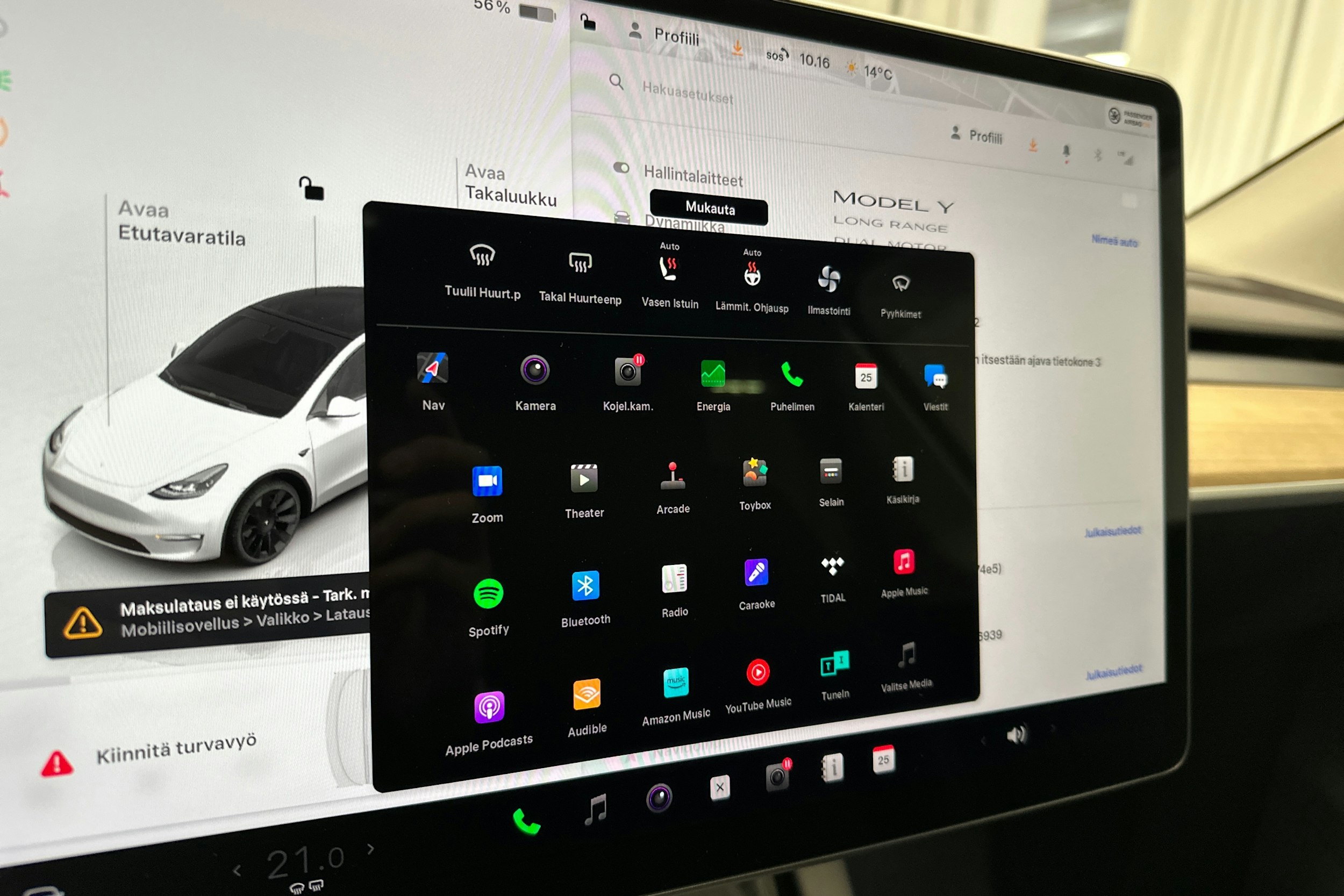 valkoinen Tesla Model Y 2022 kuva 18.