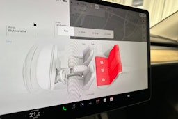 valkoinen Tesla Model Y 2022 kuva 20.