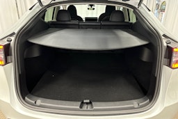 valkoinen Tesla Model Y 2022 kuva 25.