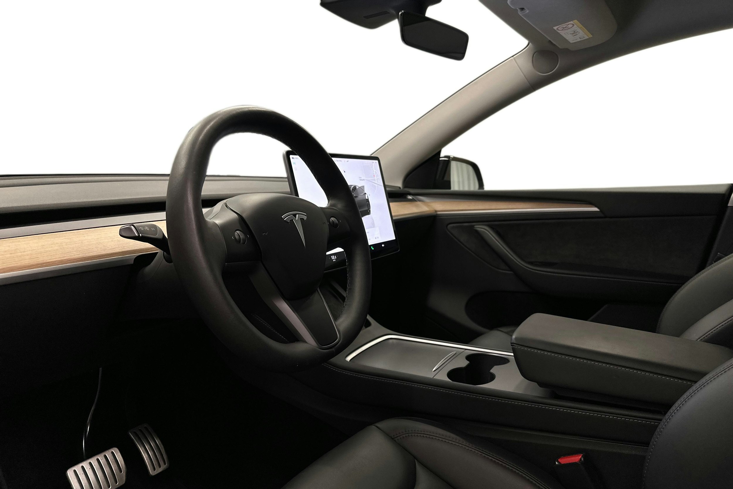 musta Tesla Model Y 2022 kuva 7.