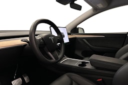 musta Tesla Model Y 2022 kuva 7.
