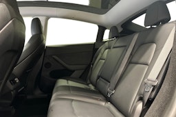 musta Tesla Model Y 2022 kuva 10.