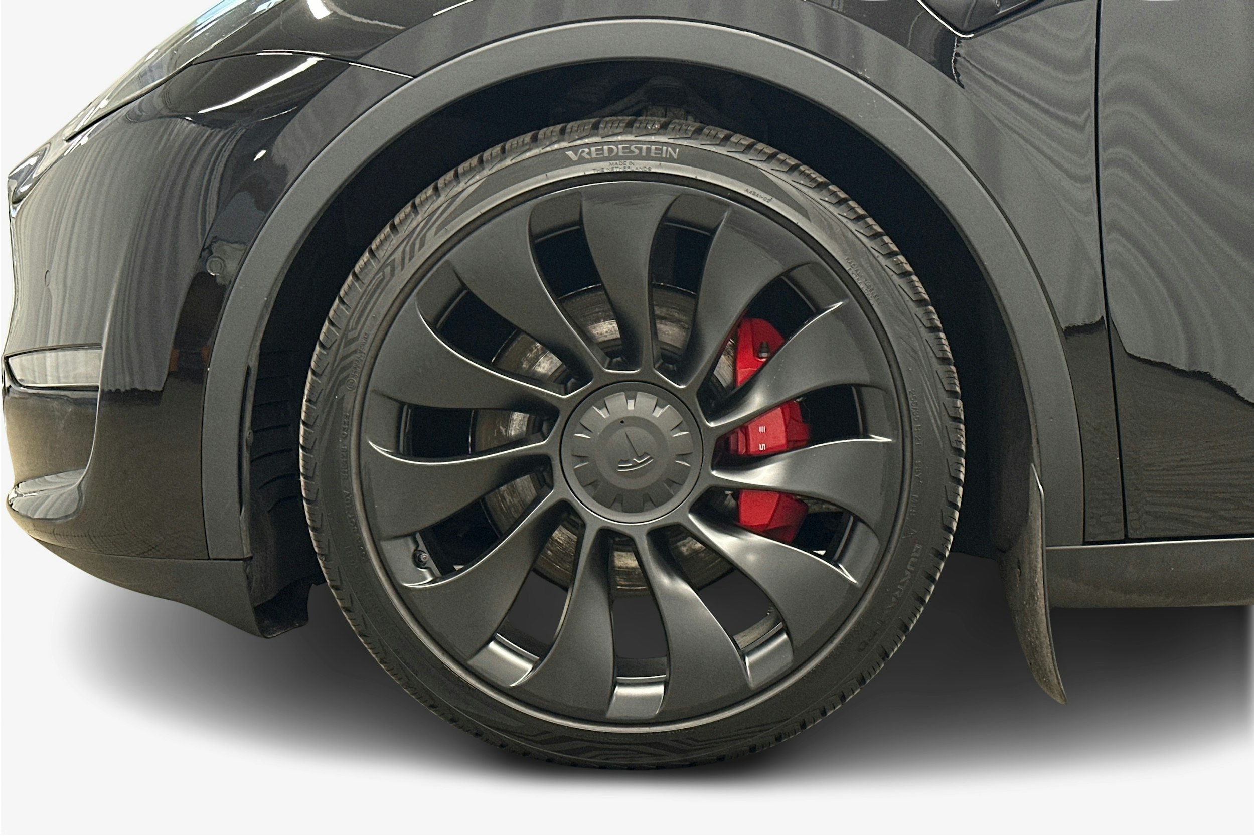 musta Tesla Model Y 2022 kuva 11.