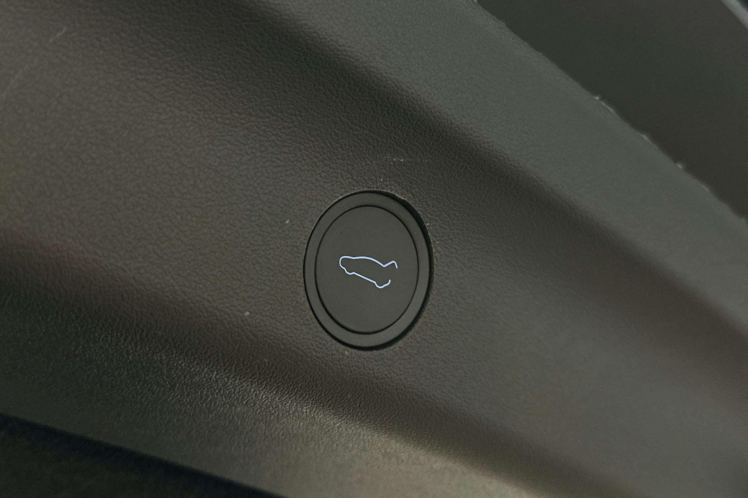 musta Tesla Model Y 2022 kuva 15.