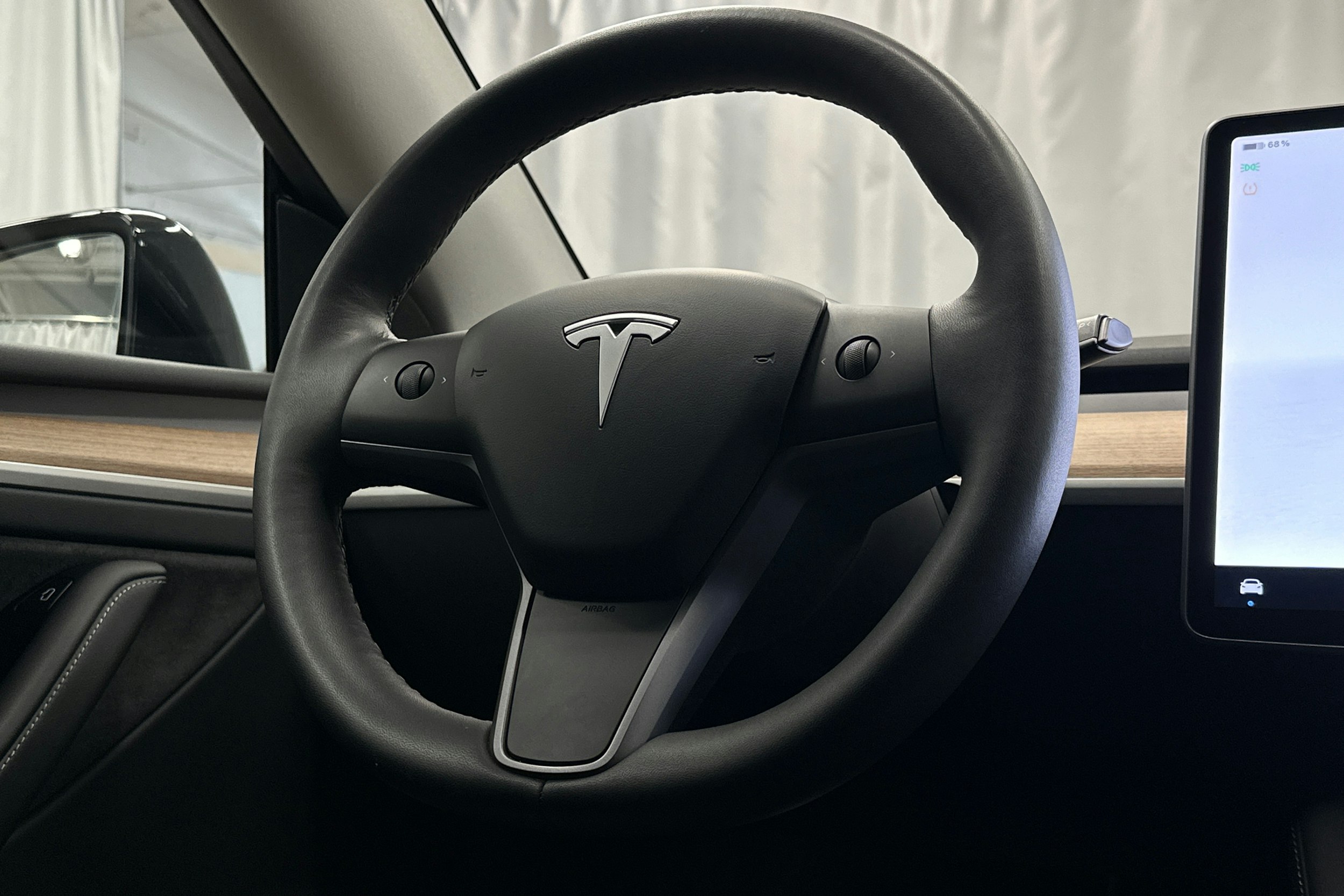 musta Tesla Model Y 2022 kuva 18.