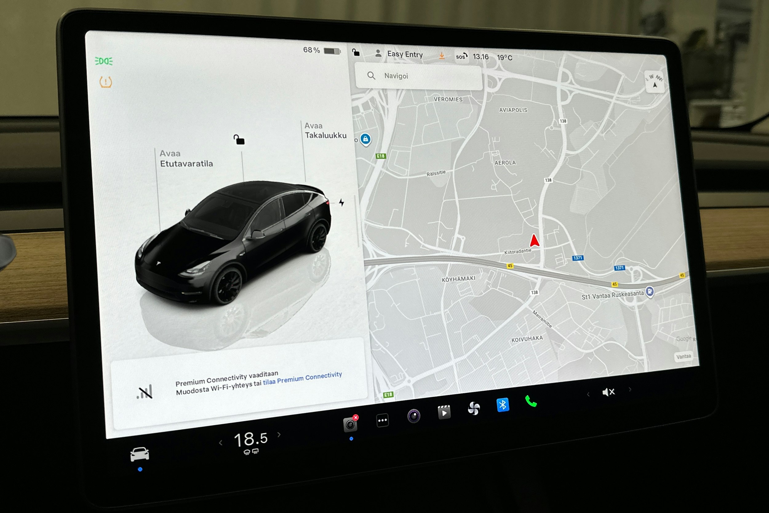 musta Tesla Model Y 2022 kuva 20.