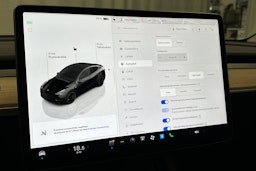 musta Tesla Model Y 2022 kuva 23.