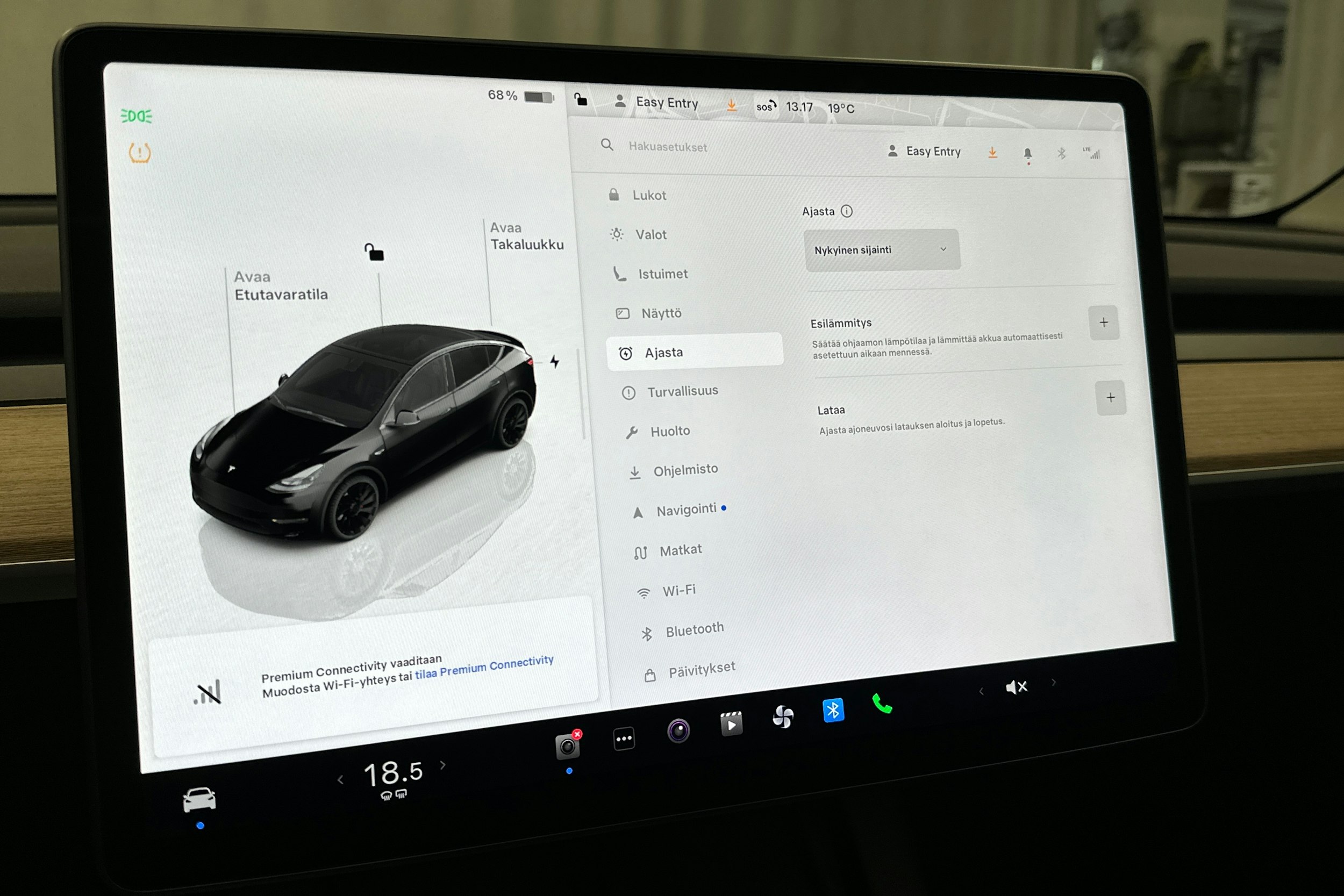 musta Tesla Model Y 2022 kuva 24.