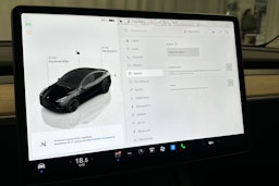 musta Tesla Model Y 2022 kuva 24.