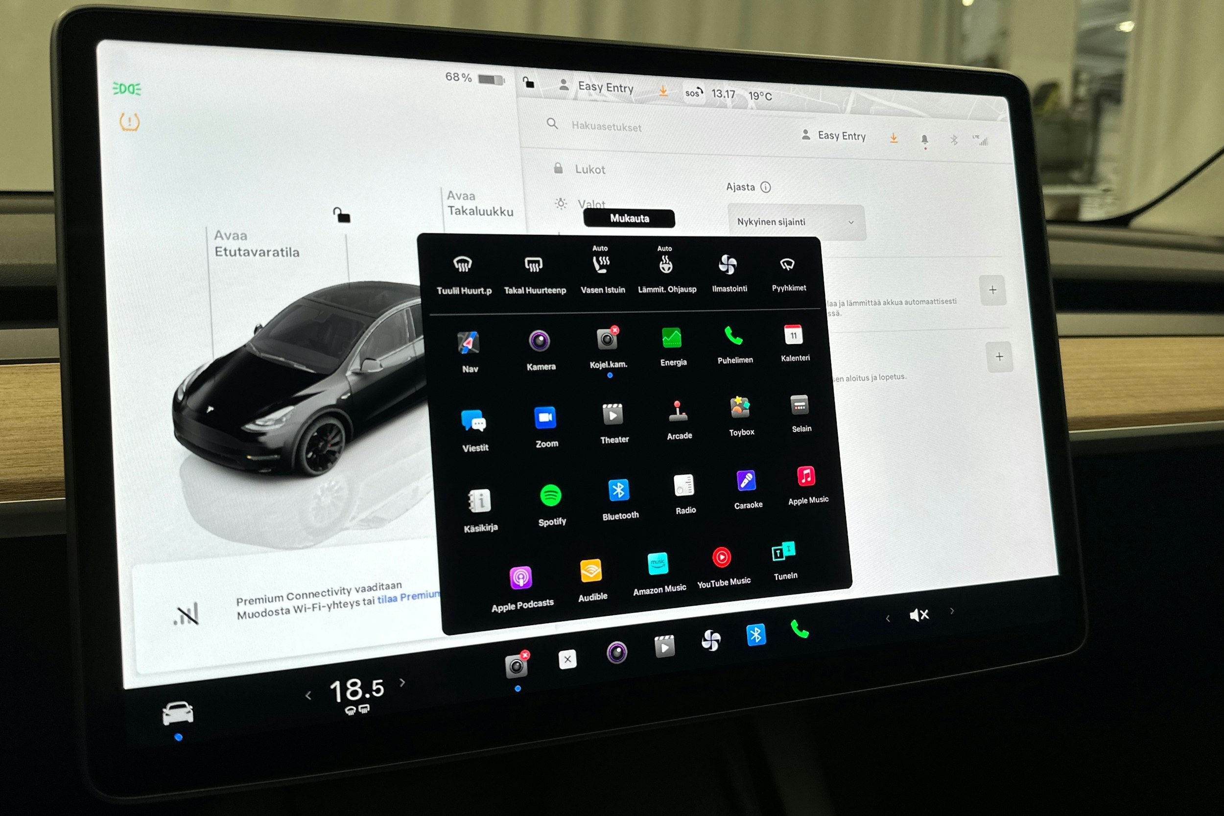 musta Tesla Model Y 2022 kuva 25.