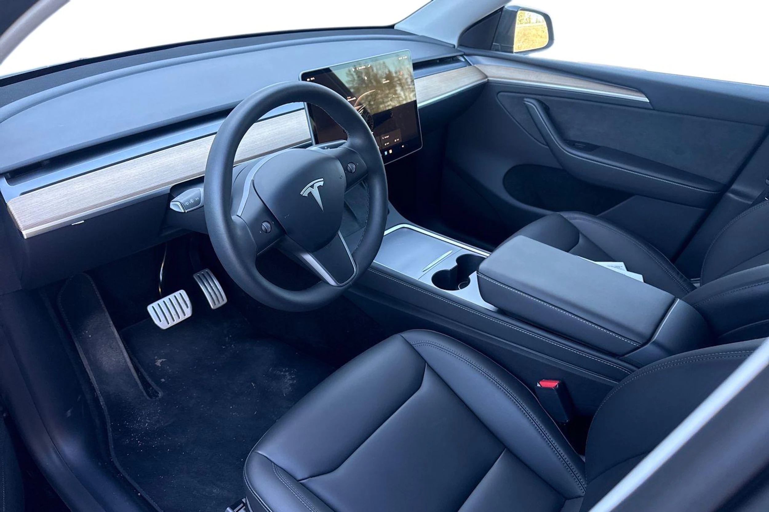 musta Tesla Model Y 2022 kuva 3.