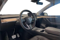 musta Tesla Model Y 2022 kuva 6.