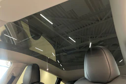 musta Tesla Model Y 2022 kuva 13.