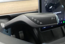 musta Tesla Model Y 2022 kuva 15.