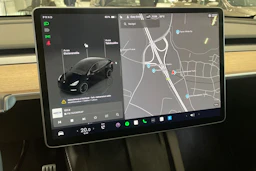 musta Tesla Model Y 2022 kuva 17.