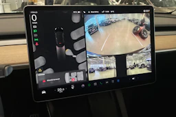 musta Tesla Model Y 2022 kuva 18.