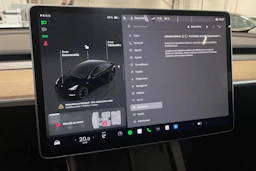 musta Tesla Model Y 2022 kuva 21.