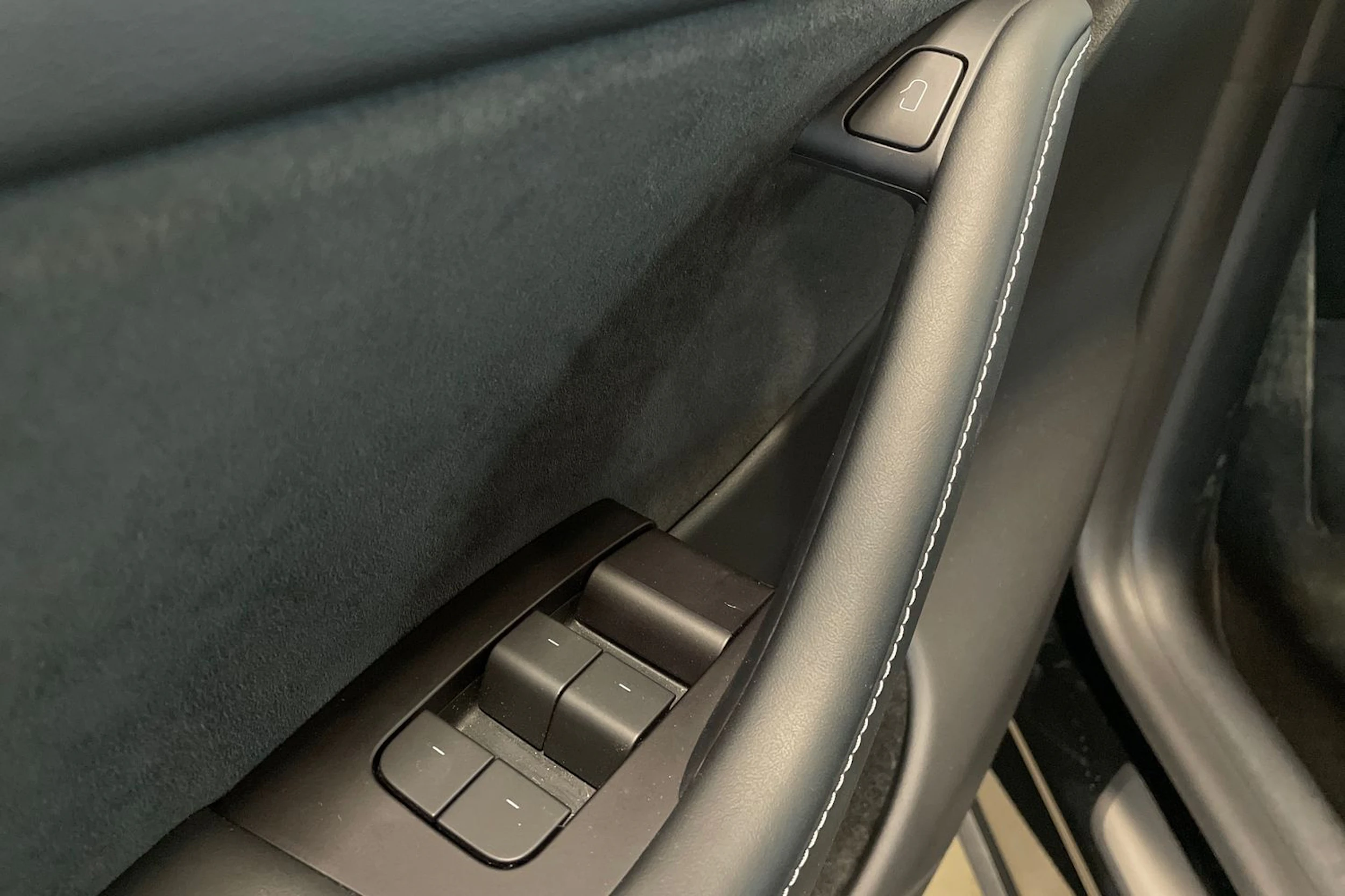 musta Tesla Model Y 2022 kuva 22.