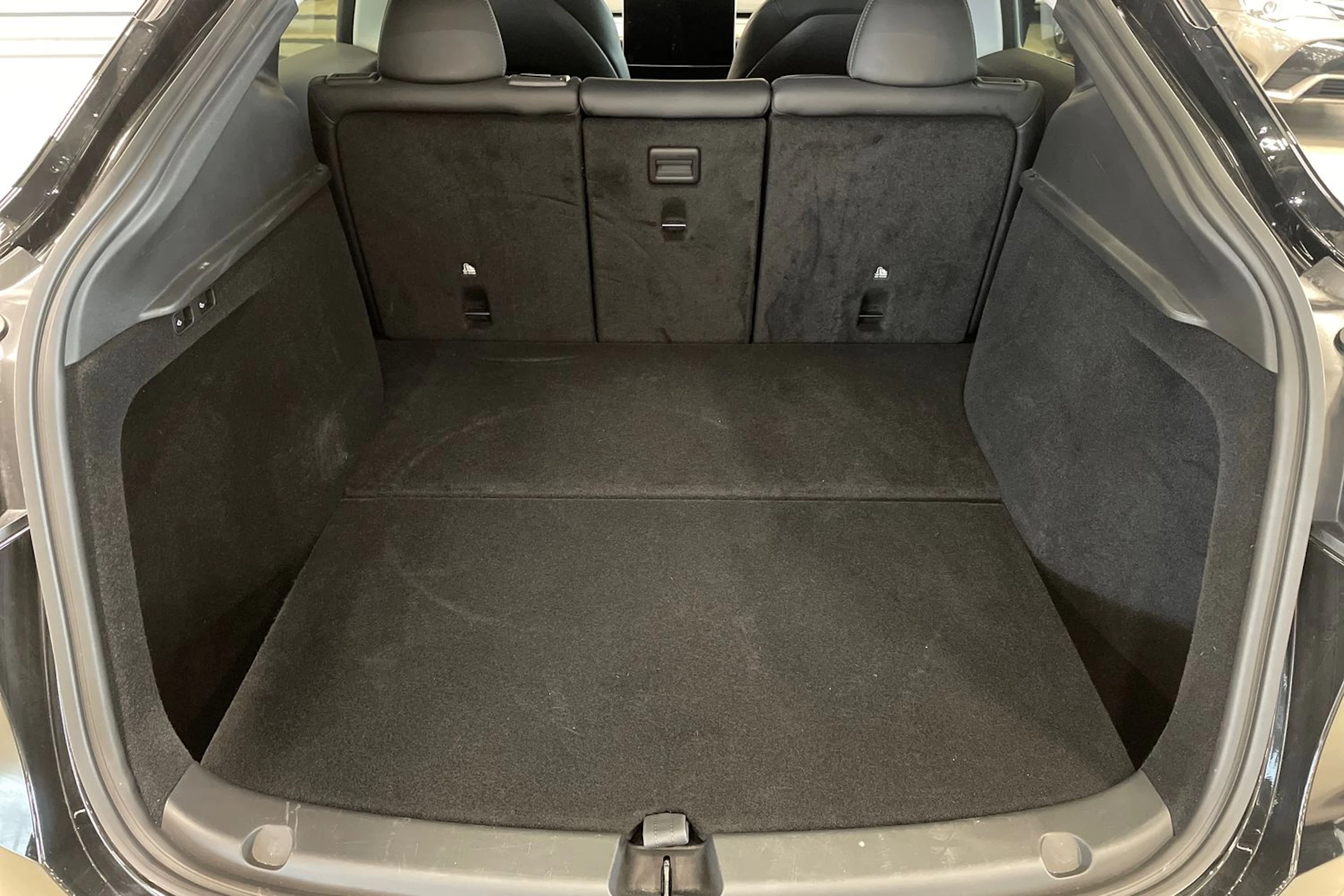 musta Tesla Model Y 2022 kuva 23.