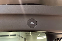 musta Tesla Model Y 2022 kuva 24.