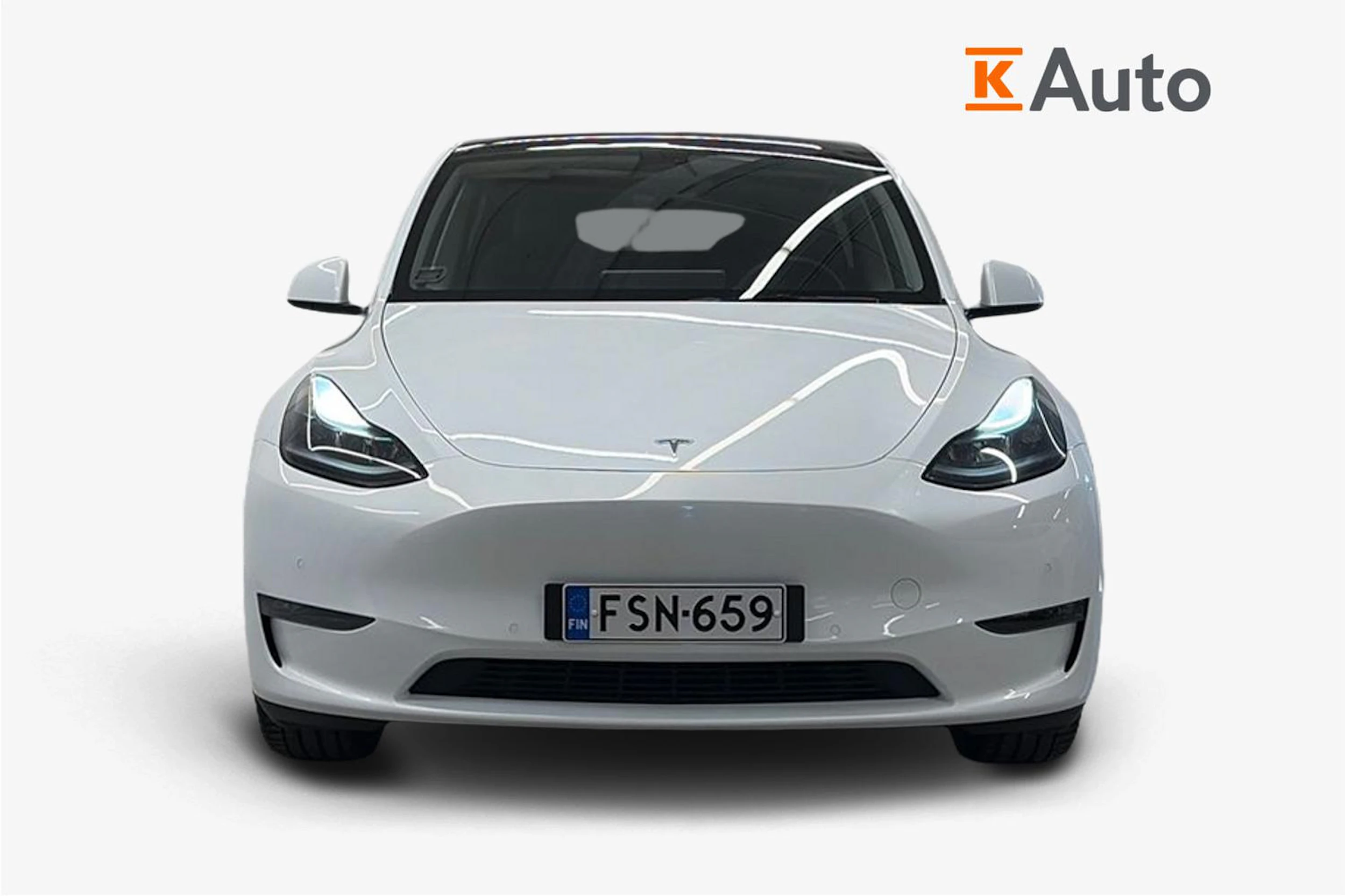 valkoinen Tesla Model Y 2022 kuva 5.