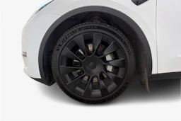 valkoinen Tesla Model Y 2022 kuva 12.