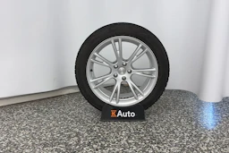 valkoinen Tesla Model Y 2022 kuva 13.