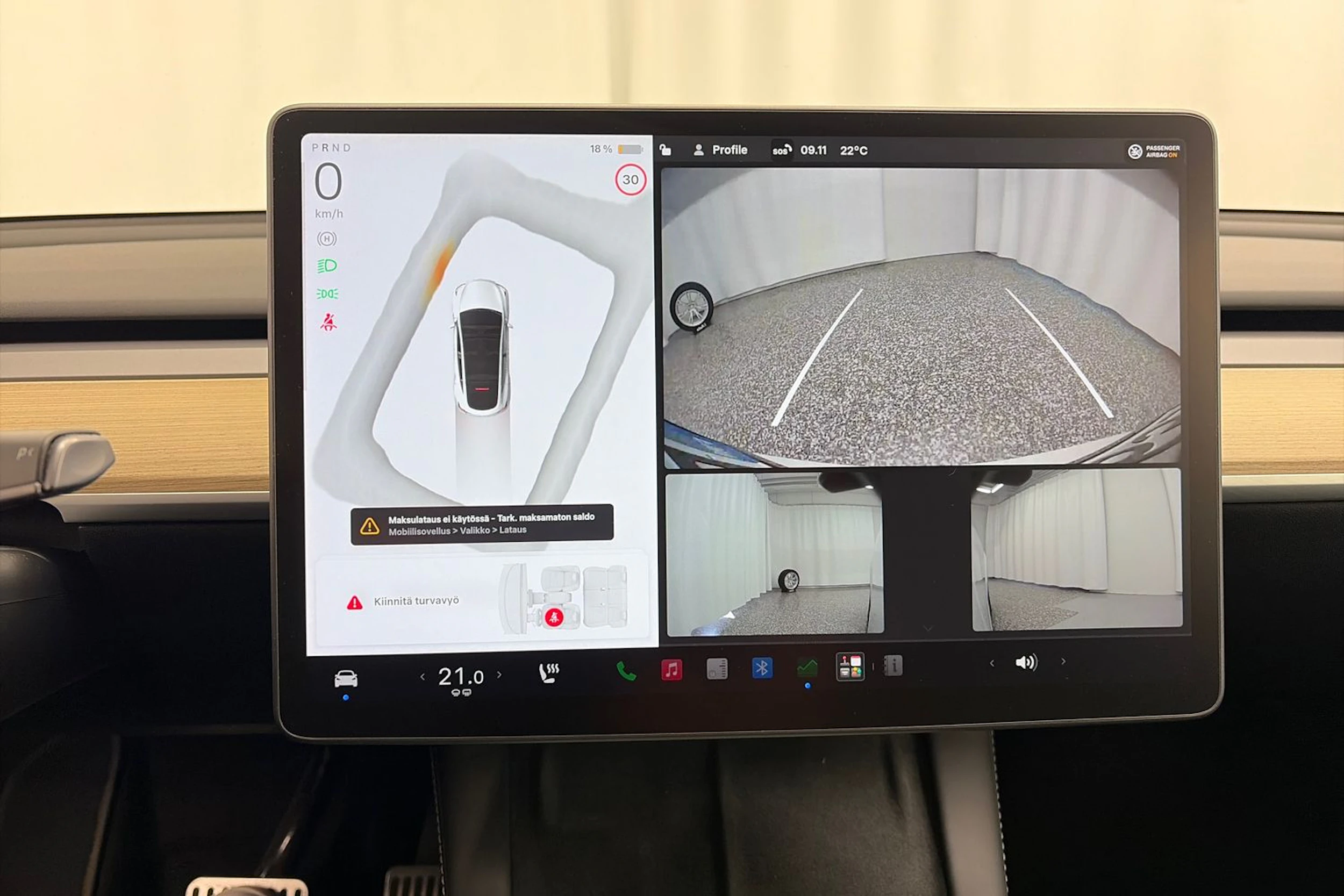 valkoinen Tesla Model Y 2022 kuva 20.