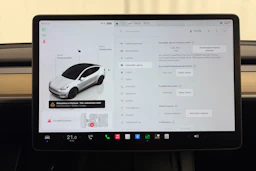 valkoinen Tesla Model Y 2022 kuva 21.