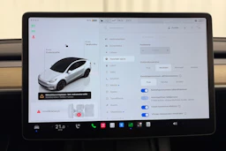 valkoinen Tesla Model Y 2022 kuva 22.